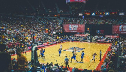 爱游戏官网-复盘被解放的莱昂，他如何引领残阵米兰继续前行