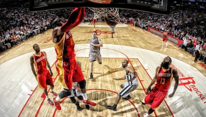 【爱游戏体育】电竞新纪元，LPL七载辉煌引领传统体育变革风潮