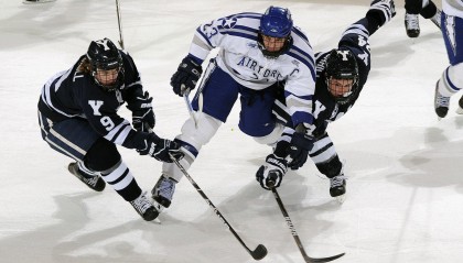 爱游戏|国足专享绿色通道引热议 迪拜机场高效迎战世预赛备战团队