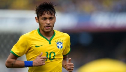 爱游戏体育-中超联赛，费利佩双响艾克森补射建功 成都蓉城3-0完胜梅州客家跃居积分榜第四位